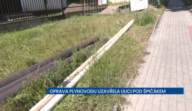 Rekonstrukce plynovodu už přes rok uzavírá řadu ulic v Tanvaldu