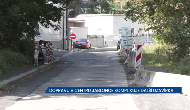 Mlýnská ulice v centru Jablonce je uzavřená, kopou tam plynaři