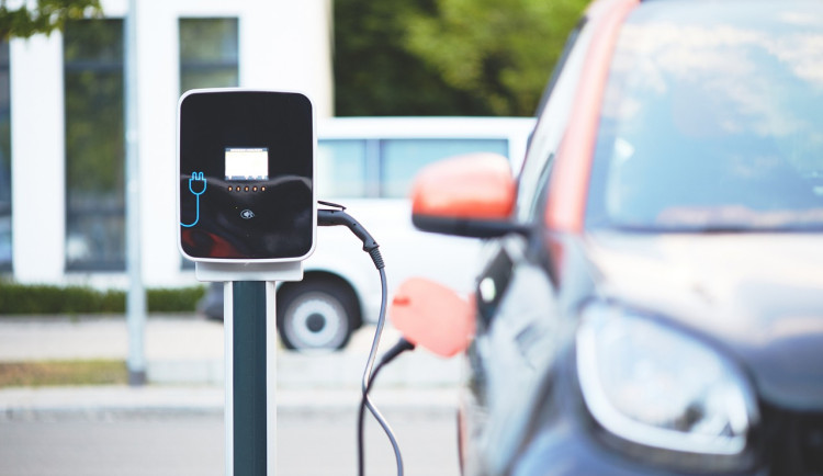 Ojetý elektromobil: Výhodná koupě, nebo potenciální riziko?