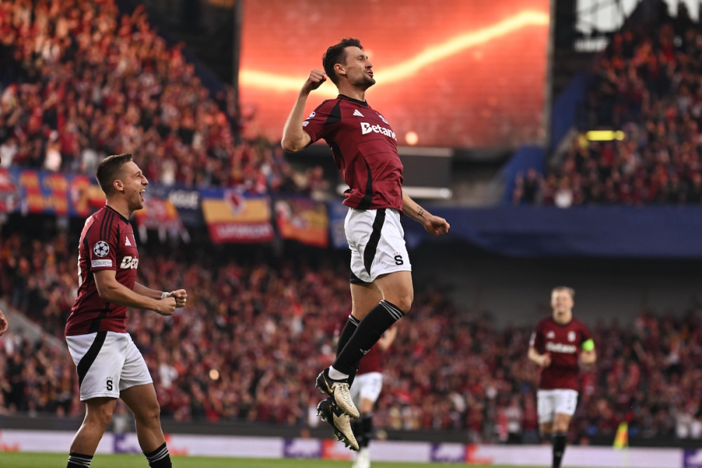 Fotbalisté Sparty oslavili návrat do LM po 19 letech výhrou 3:0 nad Salcburkem