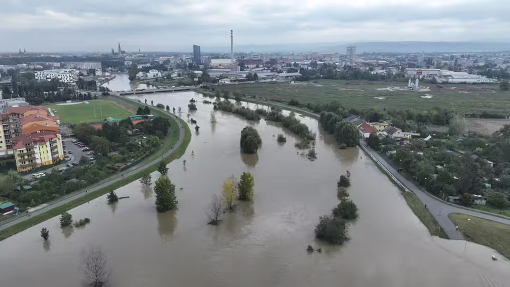 Olomoucké dvojité štěstí v neštěstí: rozestavěná protipovodňová opatření pomohla a vydržela nápor