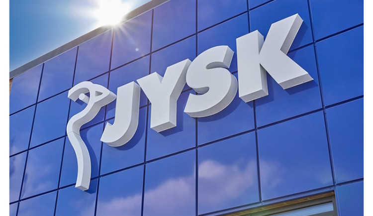 Dánská firma pomáhá lokální komunitě; za uplynulý rok darovala výrobky za 425 tisíc