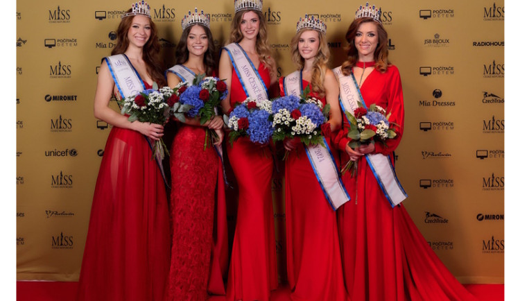 Nejkrásnější Češkou je Karin Bacilková z Brna. Miss České republiky se zapojila do pomoci obětem povodní