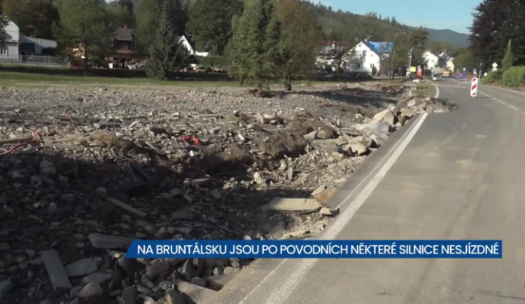 Silnice na Bruntálsku nejsou zatím bezpečné ani sjízdné, některé úseky je nutné objet