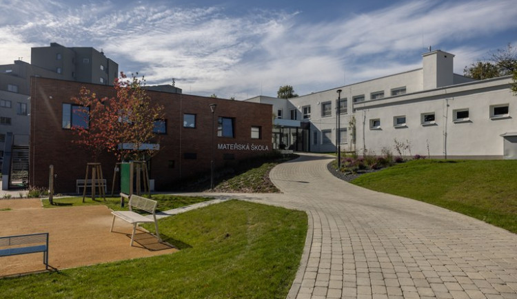 V ostravských Petřkovicích po dvou letech skončila rekonstrukce školky. Náklady dosáhly na 96 milionů