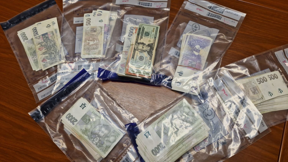 Přes pět milionů cigaret bez platné tabákové nálepky. Kriminalisté objasnili rozsáhlý případ.