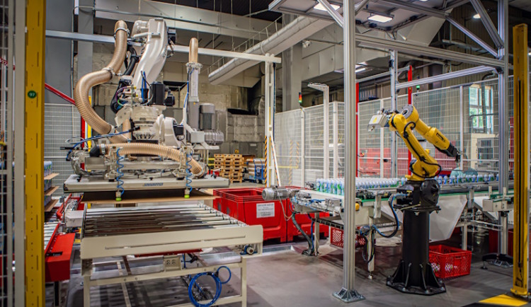 Řešení Siemens zvyšují produktivitu výroby nádobek na spreje