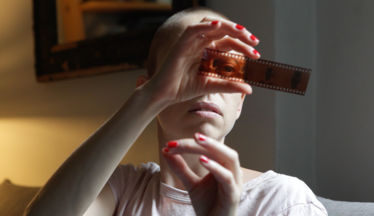 Do dokumentární Ji.hlavy zbývají poslední dva týdny. Znělku letos natočila Američanka Johnsonová