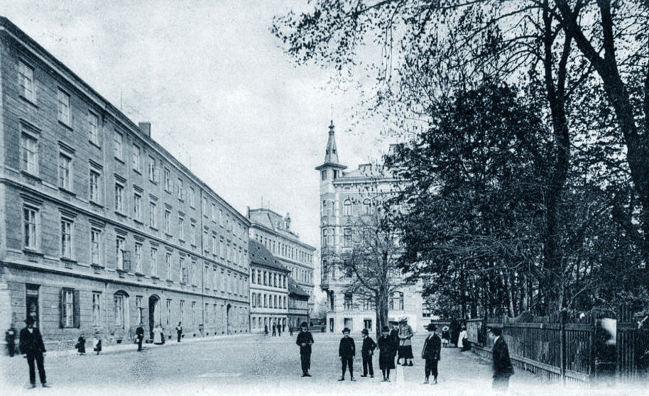 DRBNA HISTORIČKA: Odvážný snímek dámy na velocipédu, měl mezi muži v 19. století velkou oblibu