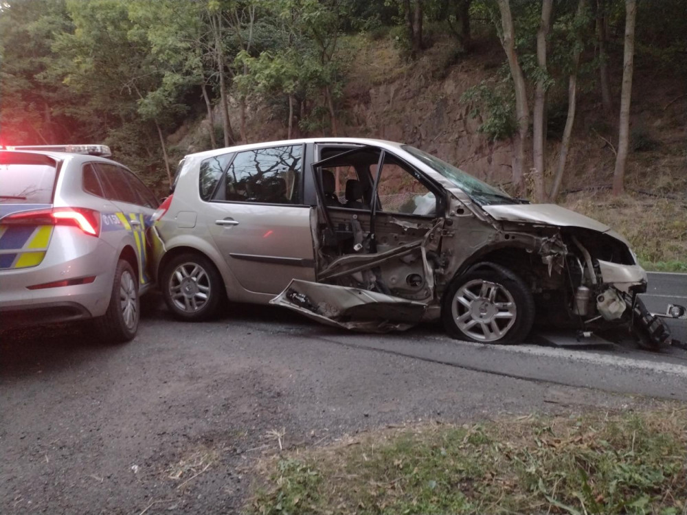 Takto dopadl osobák po střetu s hasičskou cisternou a policejním vozem