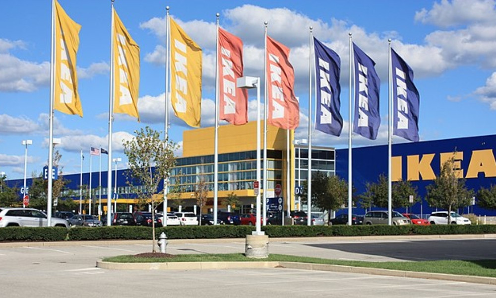 Tržby IKEA klesly o 5 % po snížení cen v důsledku slabého trhu s bydlením