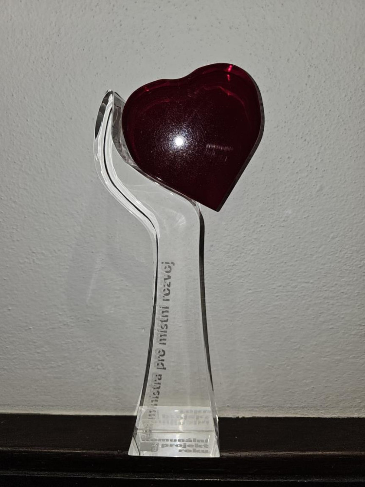 Zesnulý hrádecký starosta Josef Horinka získal za projekt Dům seniorů ocenění křišťálové srdce