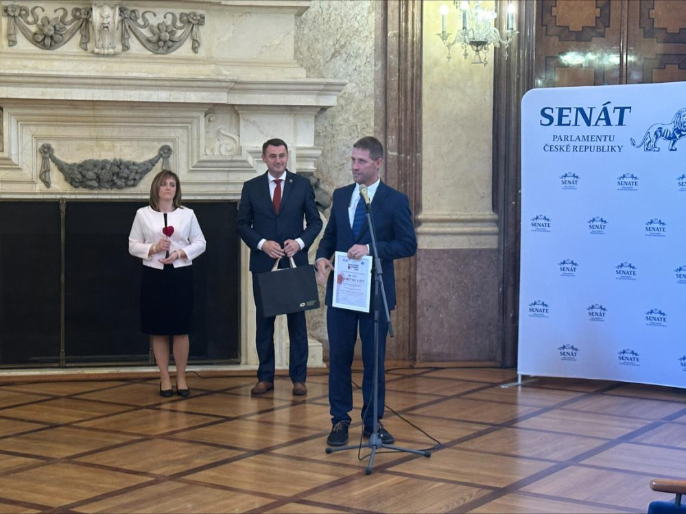 Zesnulý hrádecký starosta Josef Horinka získal za projekt Dům seniorů ocenění křišťálové srdce