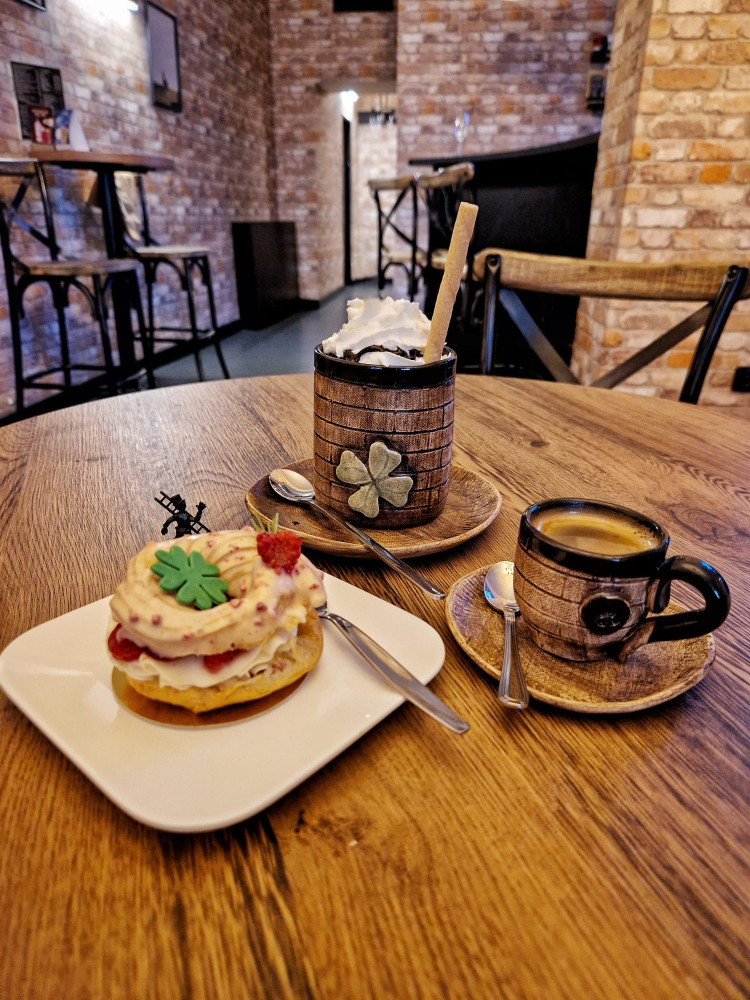 Oblíbený kominický bar se otevírá i jako kavárna. Láká na dobrou kávu a zákusky