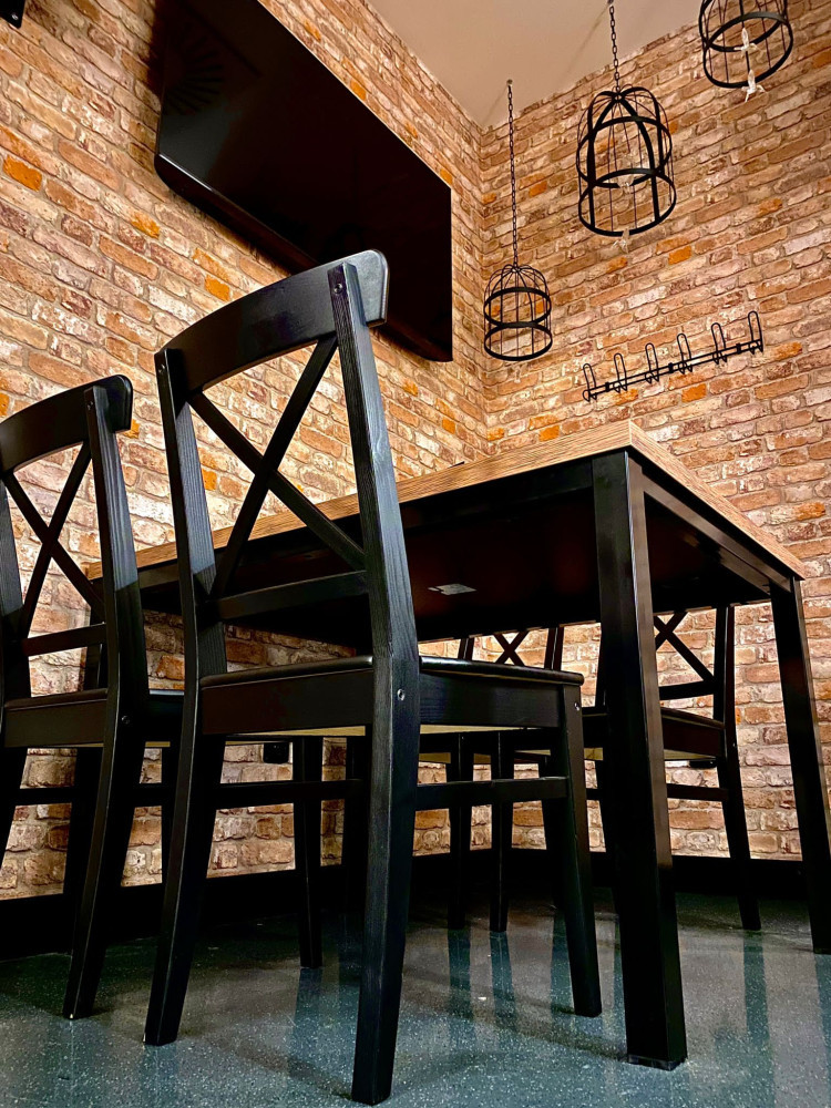 Oblíbený kominický bar se otevírá i jako kavárna. Láká na dobrou kávu a zákusky