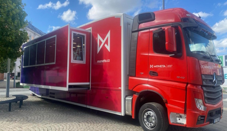 MONETA pomáhá klientům zasaženým povodněmi. Umožňuje zrychlenou výplatu pojistného plnění i výměnu poškozených bankovek