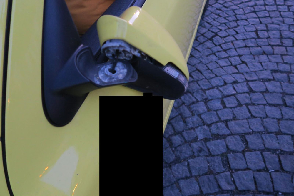 Jedenáctiletý cyklista nedal přednost autu a navíc jel bez helmy. Vyvázl se štěstím jen s povrchovým zraněním