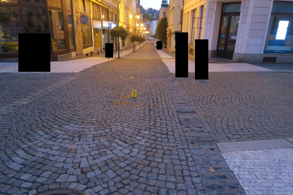 Jedenáctiletý cyklista nedal přednost autu a navíc jel bez helmy. Vyvázl se štěstím jen s povrchovým zraněním