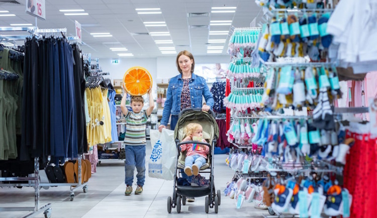 Podzimní oblečení a dekorace za nízké ceny. Dokonce i ty halloweenské. V oblíbeném řetězci byl spuštěn projekt „Výjimečně nízká cena“