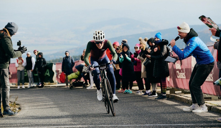 Podzimem obarvená tečka na Ještědu. Seriál Road Classics dojel do finále