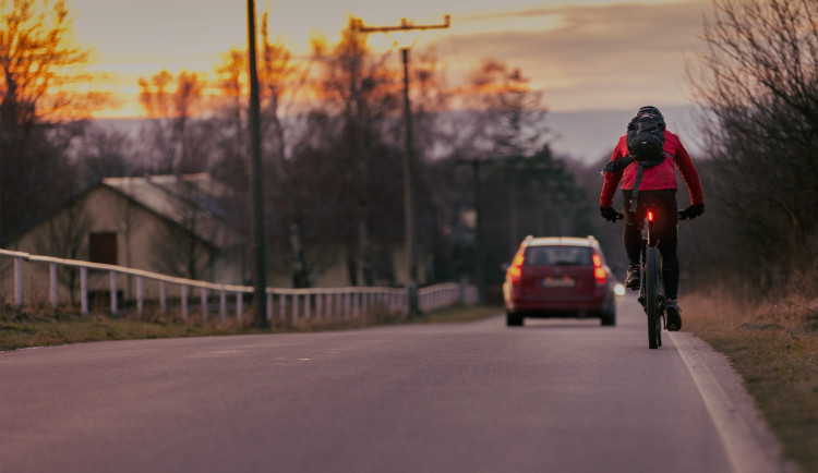 Cyklisté podzim nebalí: Buďte vidět, nebo zmizíte z cesty navždy
