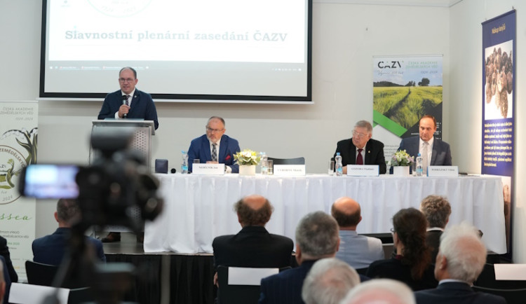 100 let propagace vědy a výzkumu v zemědělství