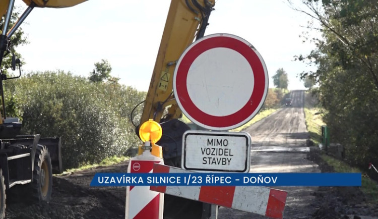 Řidiči musí až do konce listopadu počítat s úplnou uzavírkou silnice první třídy z mezi obcemi Řípec a Doňov