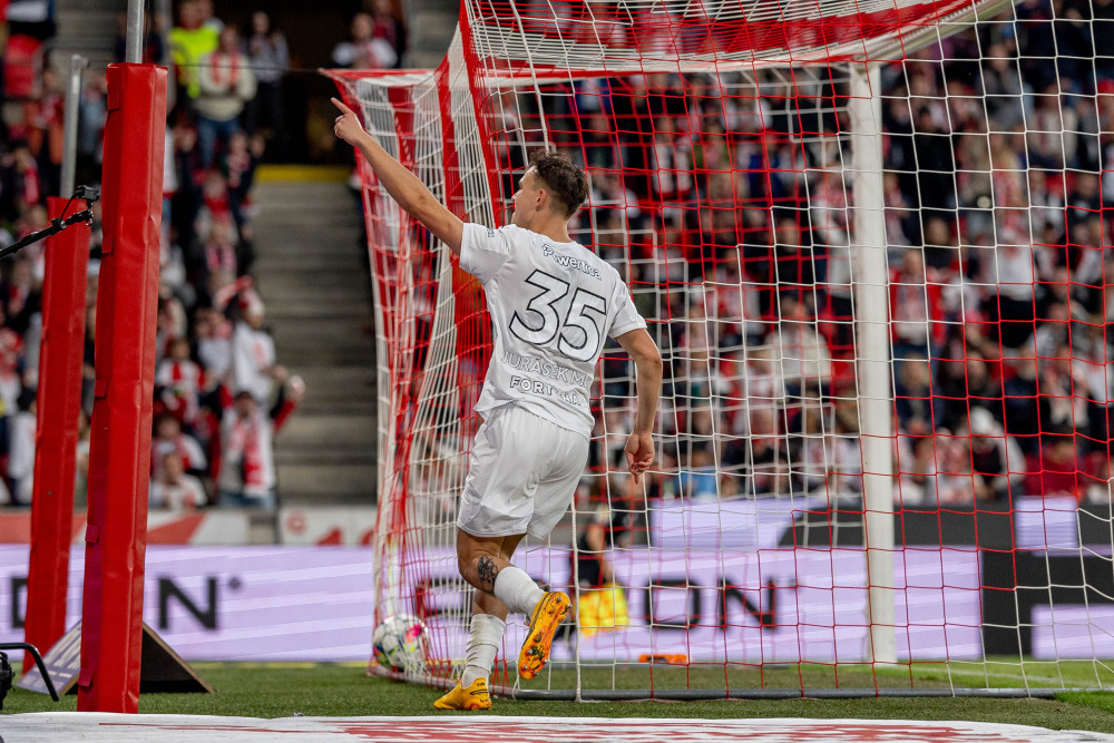 Fotbalisté Slavie porazili v pražském derby Duklu a upevnili si vedení v tabulce