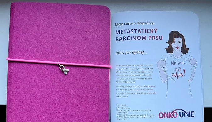 Moje cesta s metastatickou rakovinou prsu. Nová publikace pomáhá pacientkám dobře žít