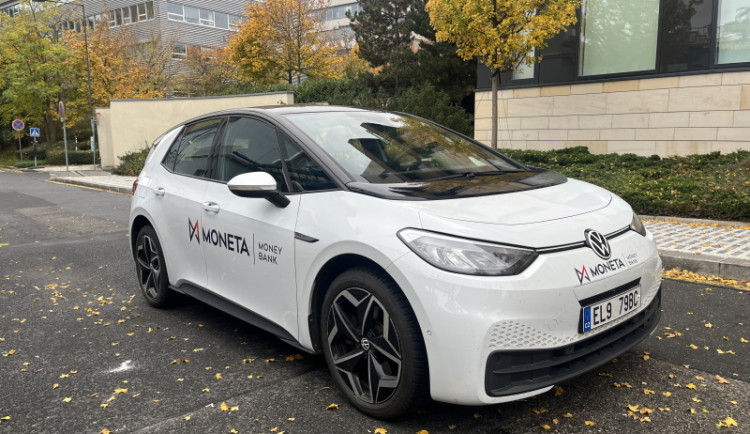 MONETA rozšiřuje firemní flotilu o nové elektromobily, tvoří již 81 % celého fleetu