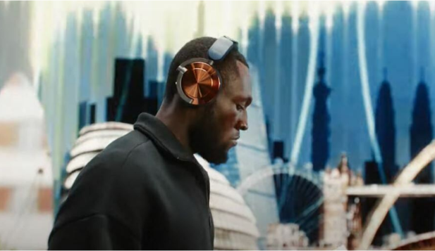 Společnost Dyson se spojila se Stormzym. Britský zpěvák je novým globálním ambasadorem pro sluchátka Dyson OnTrac. Jak vypadá 55 hodin s rapovou hvězdou?