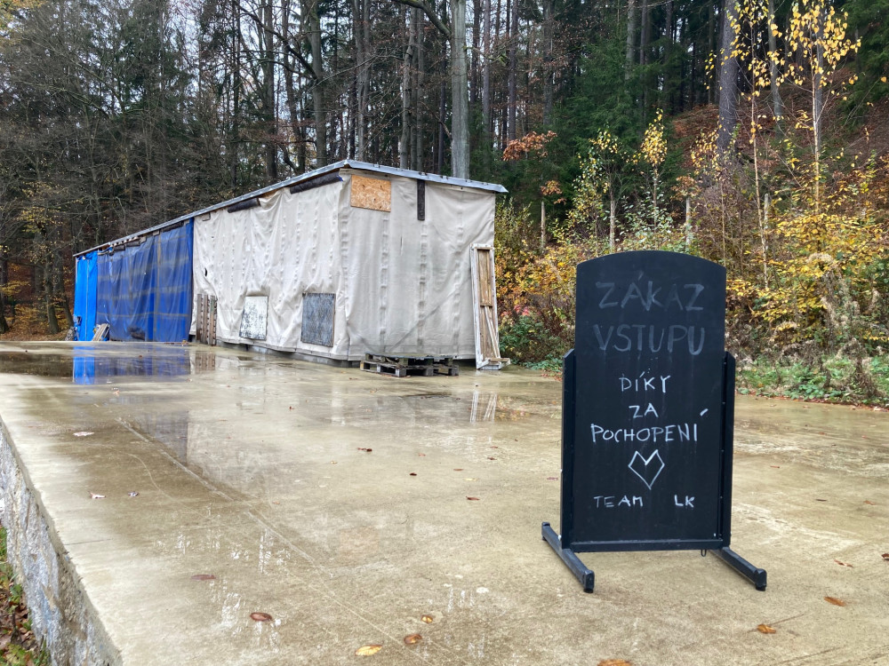 Lesní koupaliště získá kvalitní zázemí. Populární plovárna nabídne saunu, wc, sprchy, lepší gastro či převlékárny