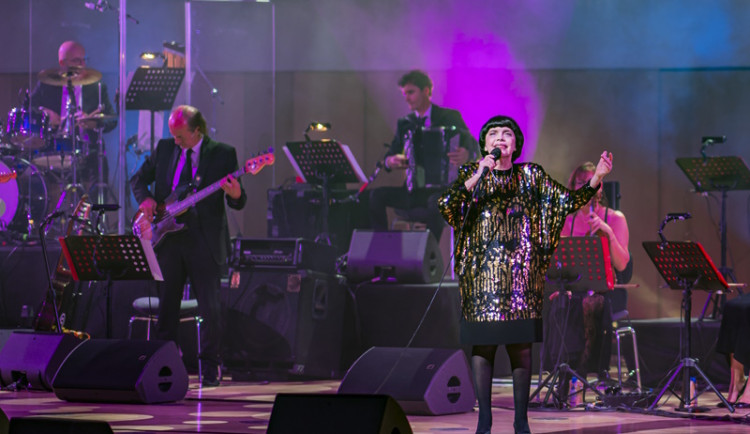 „Miluji předvánoční Prahu!“ Mireille Mathieu oslaví 60 Years of Love na svém světovém turné i v hlavním městě ČR
