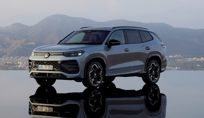 Porsche Česká republika představuje na e-SALONu atraktivní novinky s elektrickým nebo plug-in hybridním pohonem