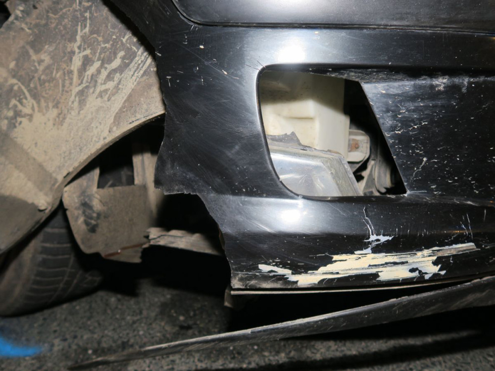 Muže vedoucího kolo po silnici srazil nepozorný řidič. Chodec zemřel