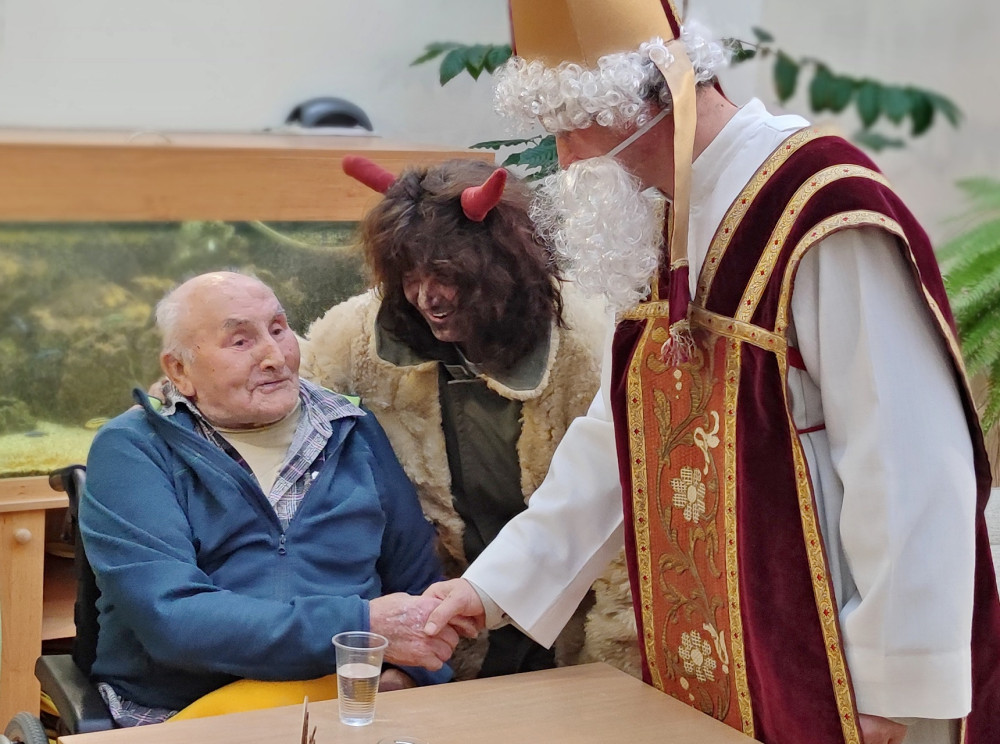 Hospici sv. Jana N. Neumanna zve na rozsvícení vánočního stromečku a benefiční jarmark