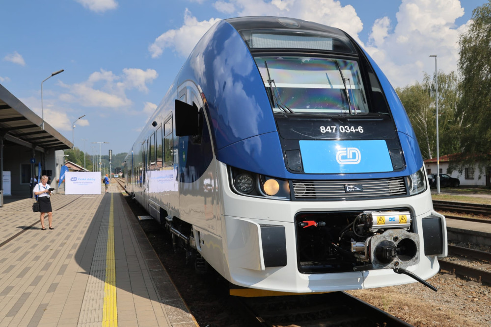 Nové lišky slibují na železnici v Královéhradeckém kraji první třídu i ve druhé