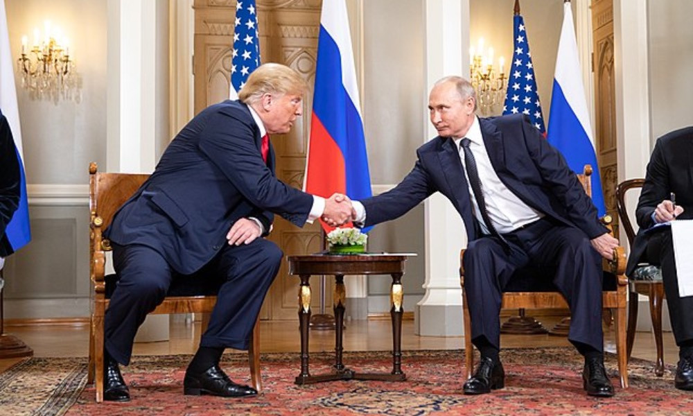 Trump a Putin telefonovali: Diskutovali o míru v Evropě a válce na Ukrajině