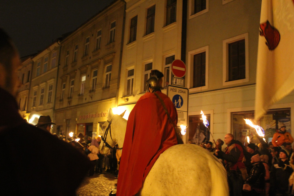 Pondělí patřilo v Jihlavě svatému Martinovi, na průvod přišly tisíce lidí