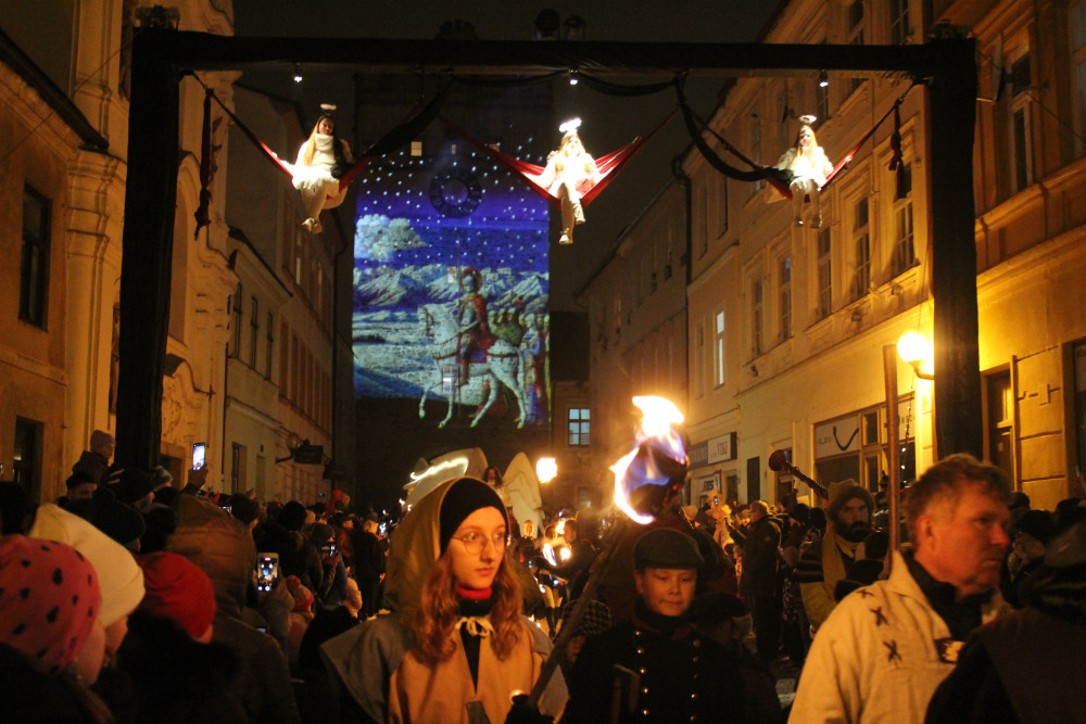 Pondělí patřilo v Jihlavě svatému Martinovi, na průvod přišly tisíce lidí