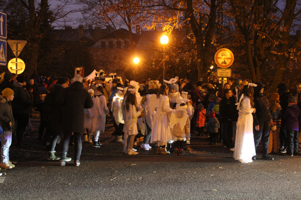 Pondělí patřilo v Jihlavě svatému Martinovi, na průvod přišly tisíce lidí