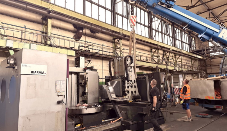 Stěhování těžkých břemen a strojů až do 300 tun už dnes není problém