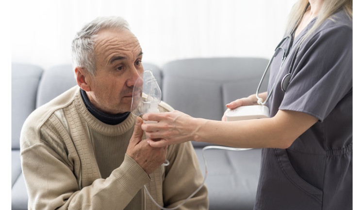 Chronickou obstrukční plicní nemocí trpí desetitisíce Čechů. Způsobuje ji hlavně aktivní i pasivní kouření
