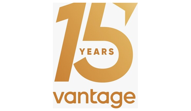 Přesnost spojená s výkonem: Společnost Vantage slaví 15 let na trhu novým narozeninovým videem nazvaným „Dokonalý obchodní mechanismus"