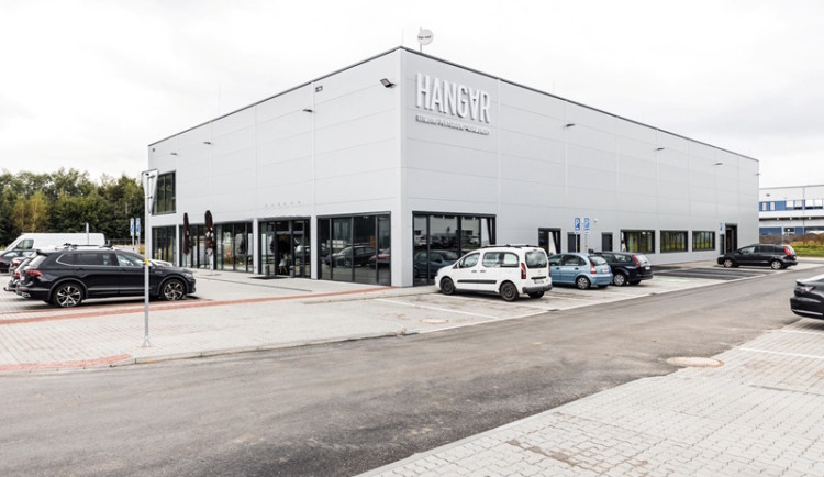 Historický rok 2023 pro HSF System: Rekordní tržby 2,6 miliardy Kč a významná změna v uspořádání struktury