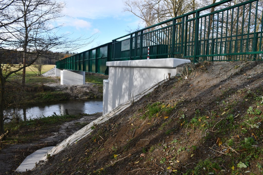 Lávka přes Úhlavu v plzeňském Hradišti je opět průjezdná. Užívají si ji cyklisté i pěší