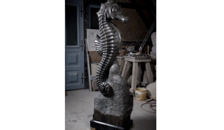 Otcovství - Největší současná socha v české aukci jako oslava rodinných hodnot a české přírody