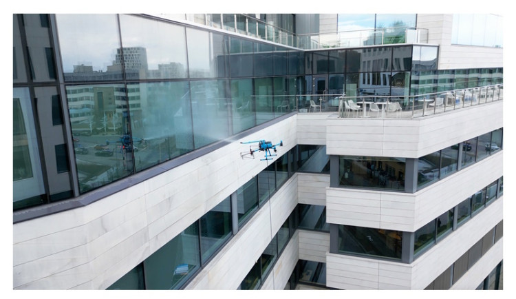 KTV Working Drone přichází s revolucí v oblasti čištění fasád budov – autonomním řízením dronů
