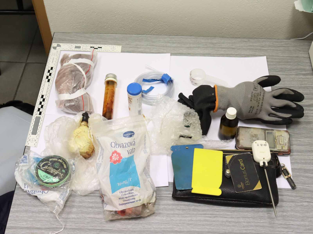 VIDEO: Kriminalisté na Brněnsku odhalili dvě varny pervitinu. Léky k výrobě drogy pocházely ze zahraničí