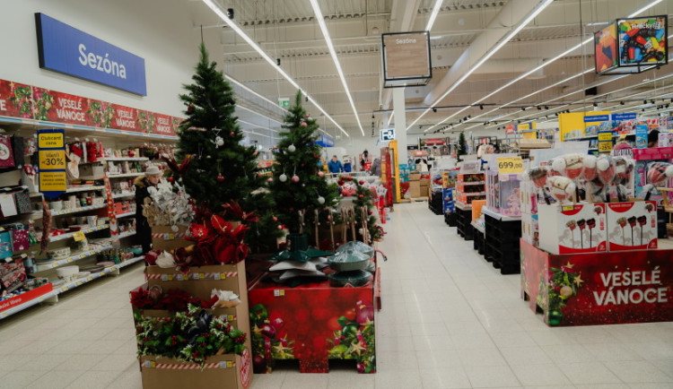 Na vánoční nákupy zve Tesco Cheb do nově zmodernizované prodejny